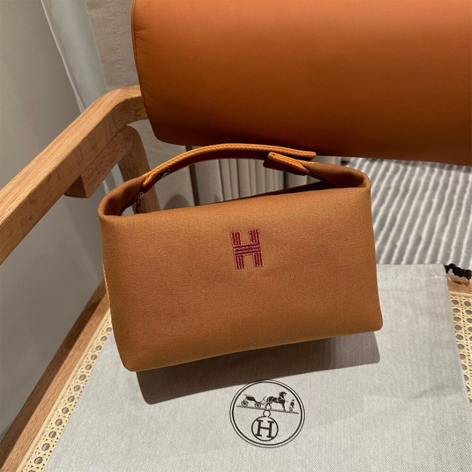H**mes toiletery bag