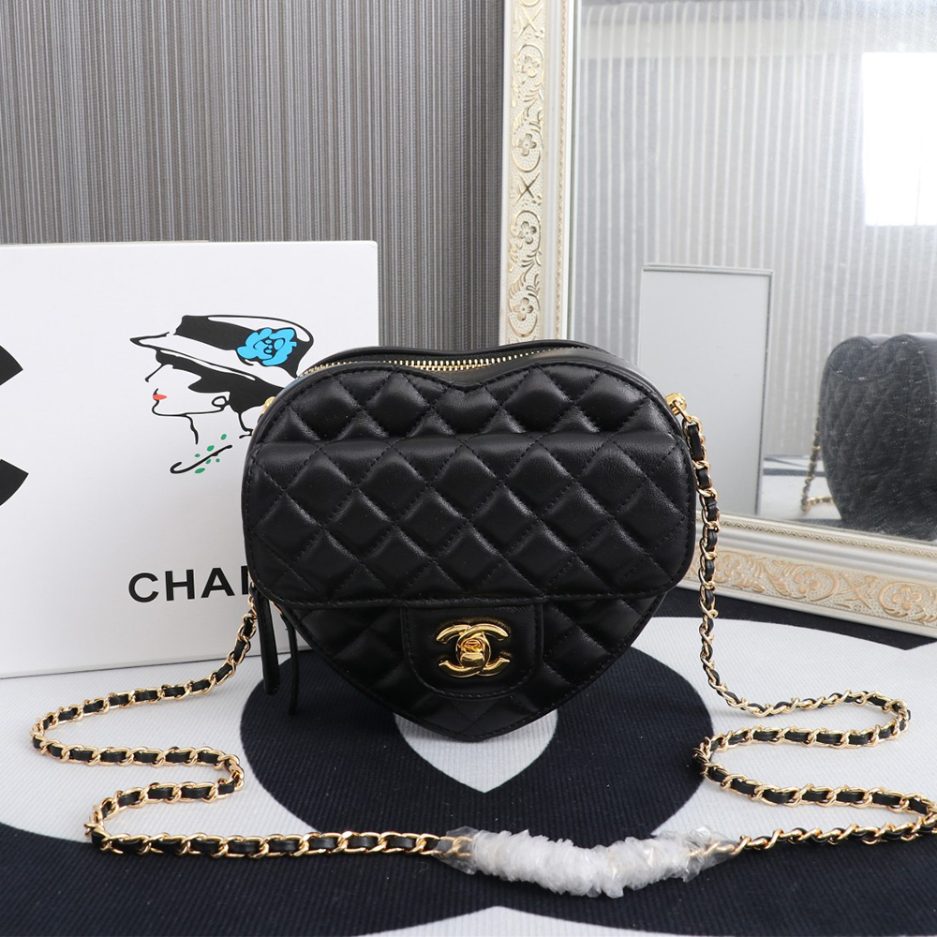 Ch*el 22s heart bag