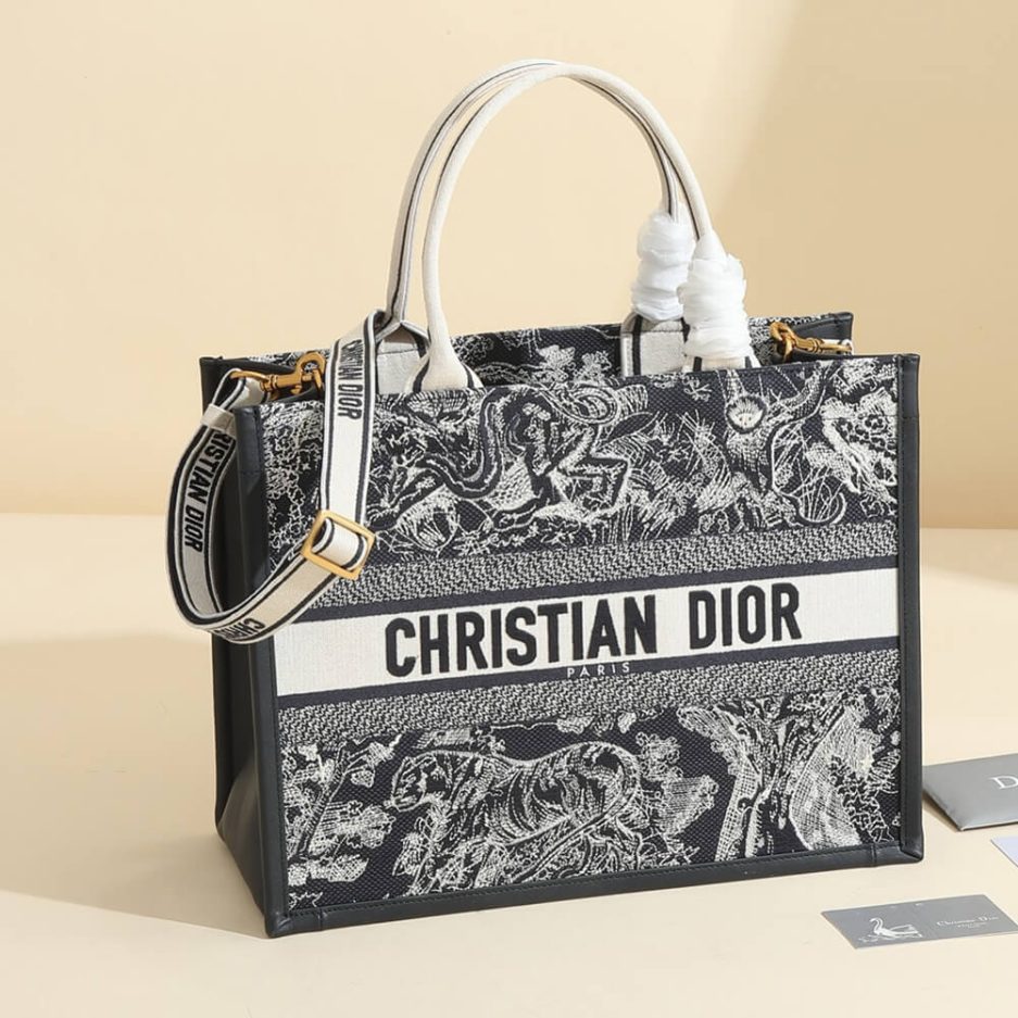 medium D*or book tote