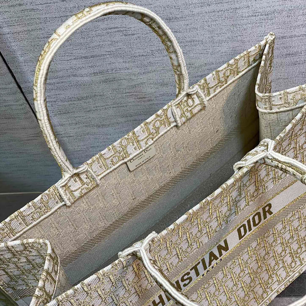 large D*or book tote